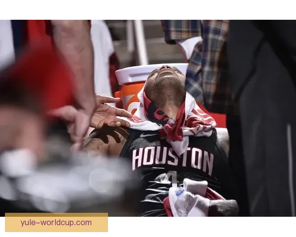 戈登戴帽拒让点希勒力挺引热议 戈登戴帽拒让点希勒力挺引热议